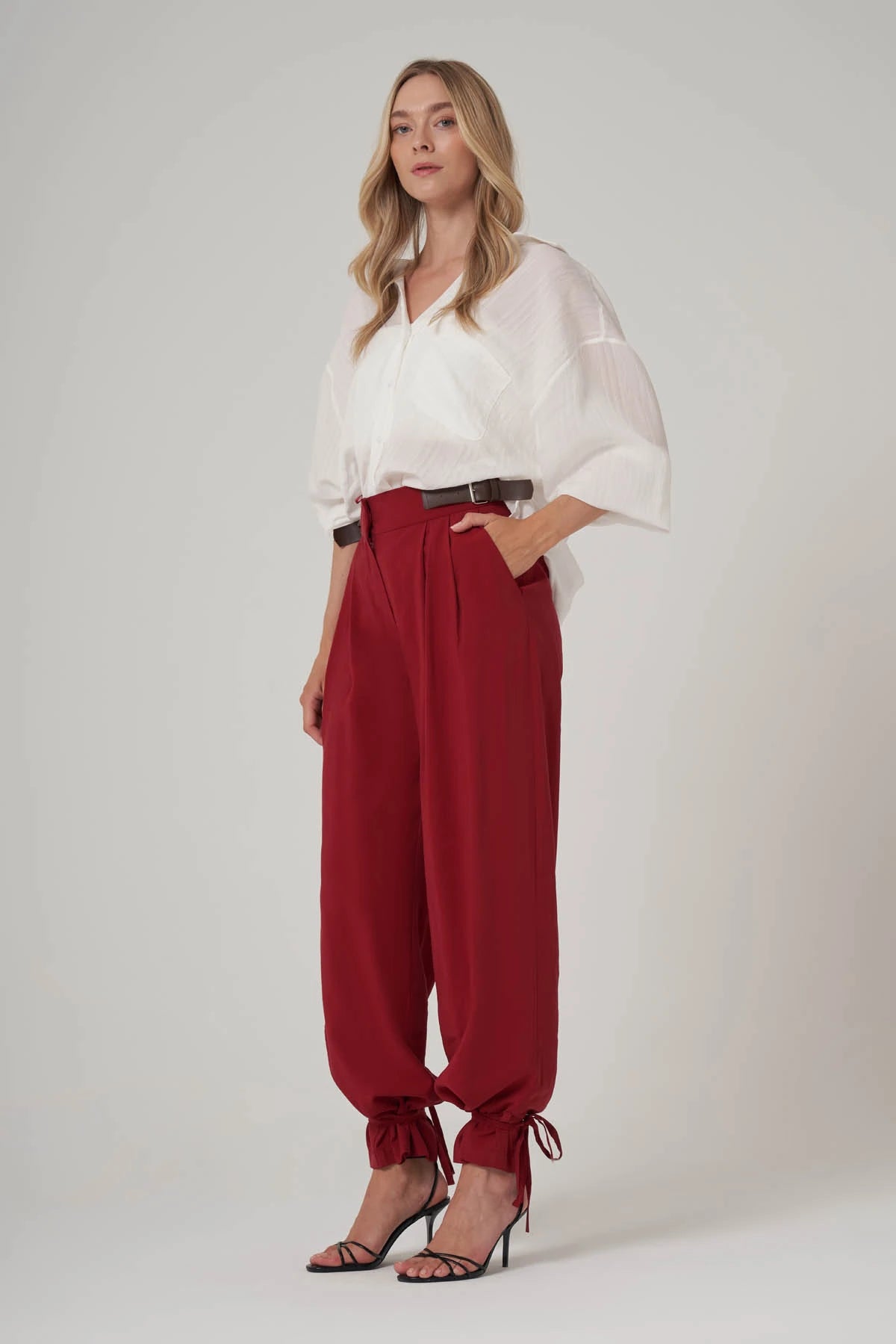 Utopian Deri Kemer Detaylı Paça Bağlamalı Pantolon