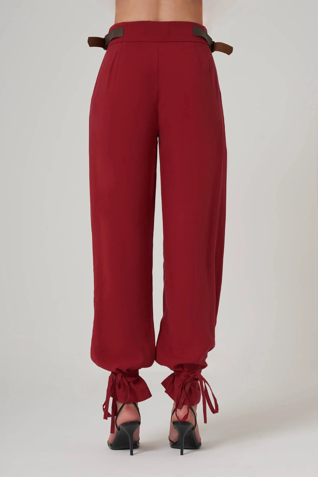 Utopian Deri Kemer Detaylı Paça Bağlamalı Pantolon