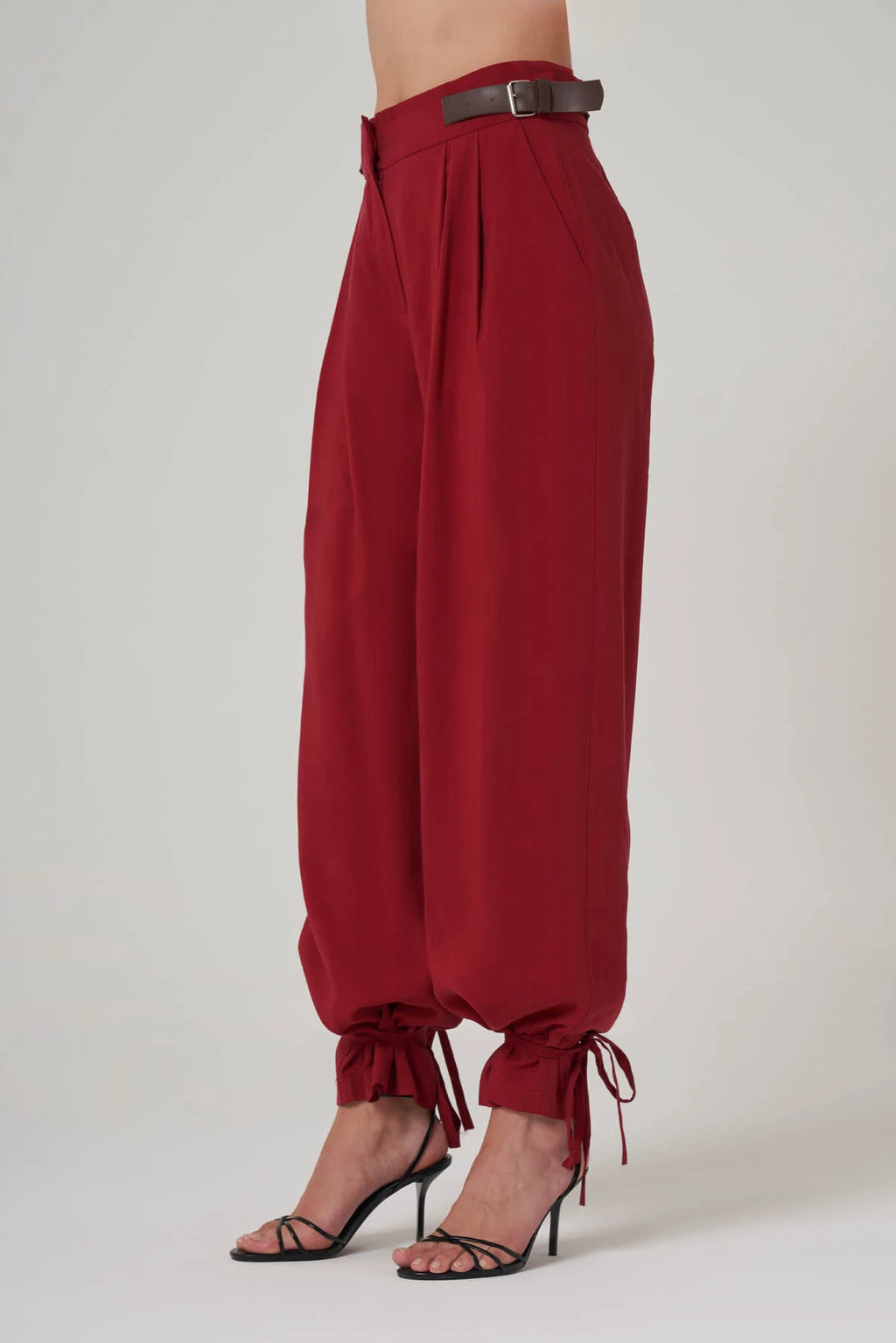 Utopian Deri Kemer Detaylı Paça Bağlamalı Pantolon