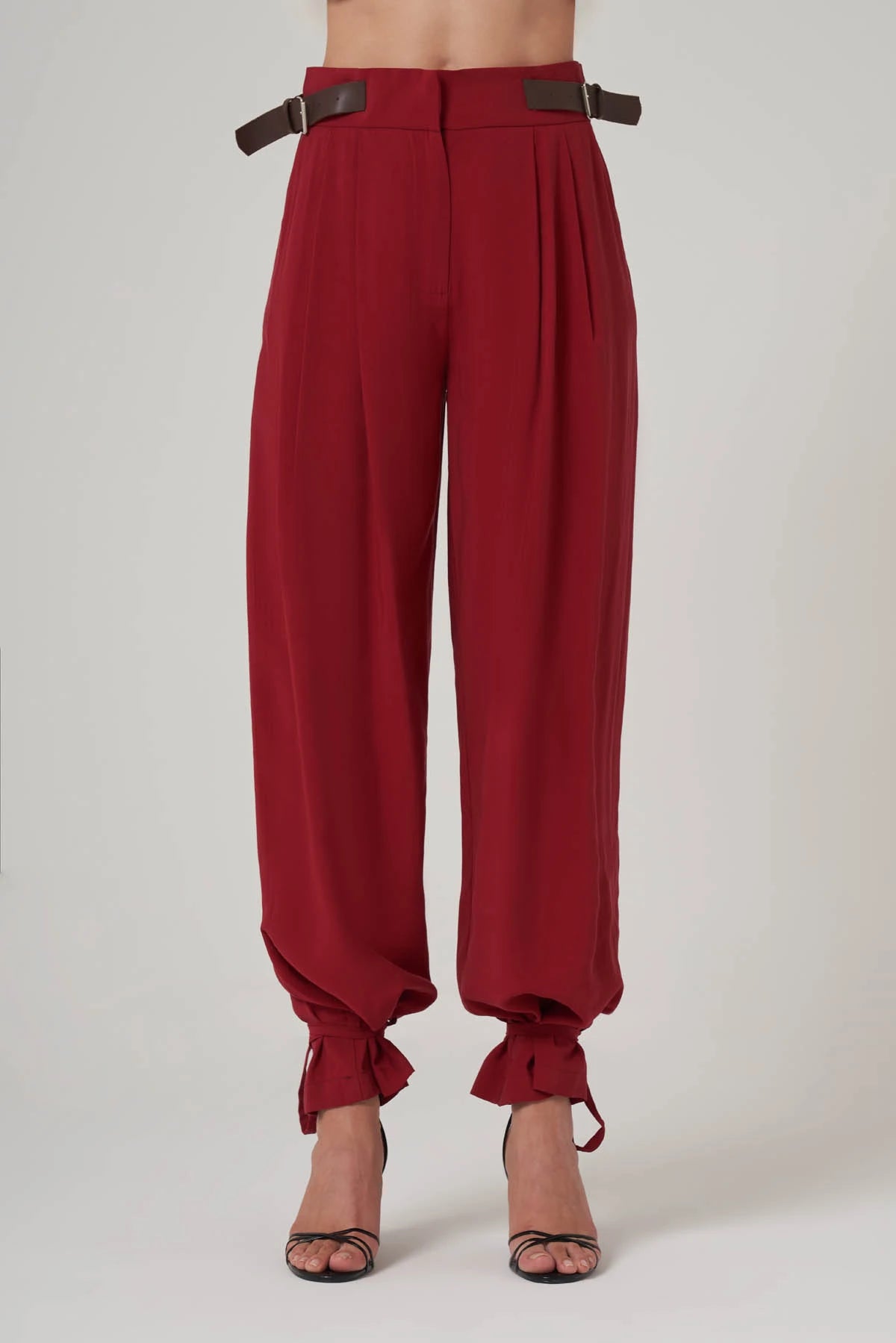 Utopian Deri Kemer Detaylı Paça Bağlamalı Pantolon