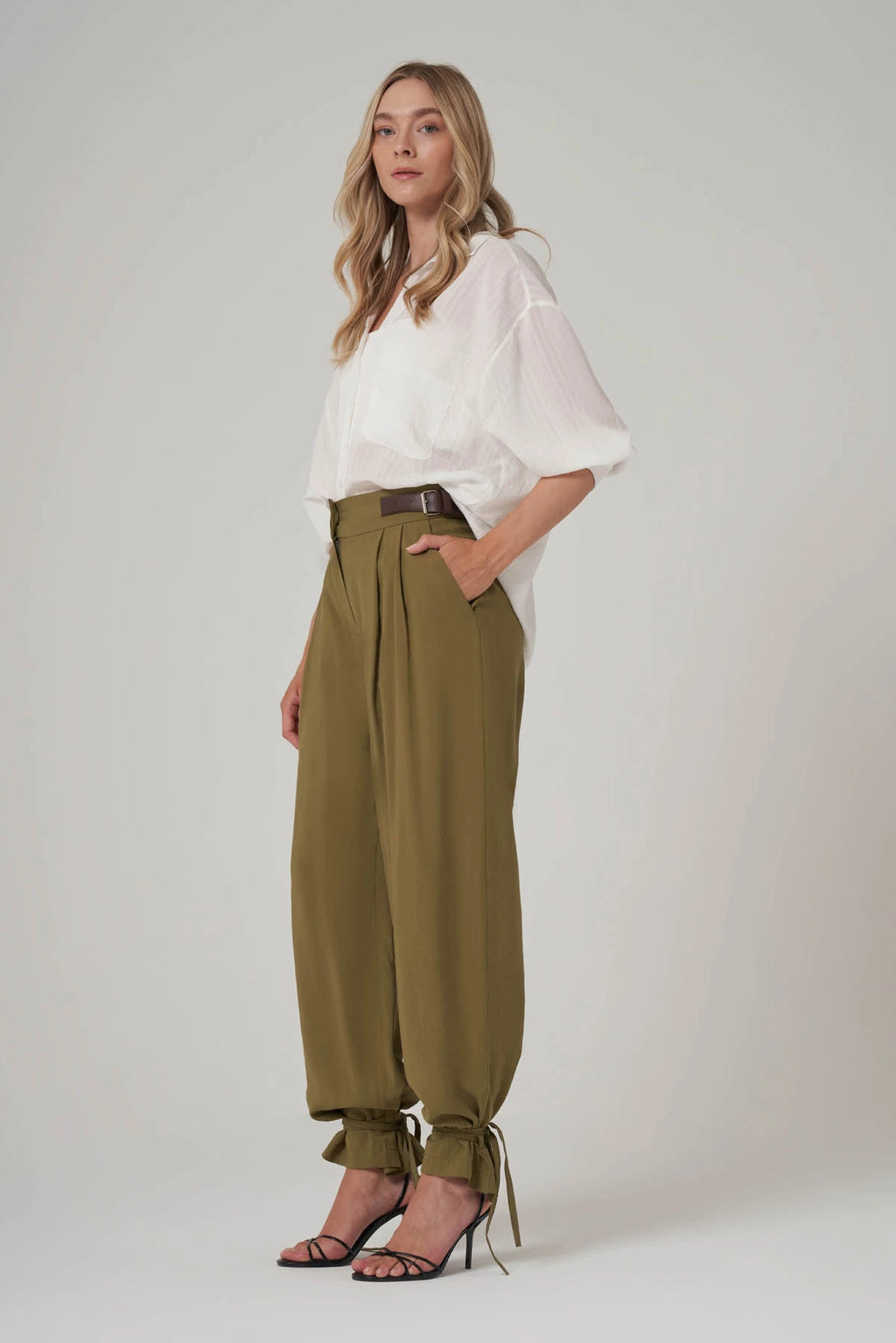 Utopian Deri Kemer Detaylı Paça Bağlamalı Pantolon