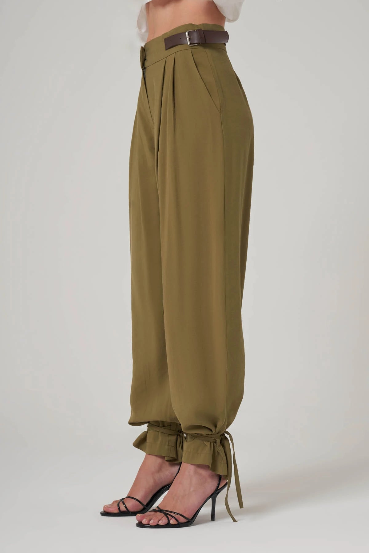 Utopian Deri Kemer Detaylı Paça Bağlamalı Pantolon