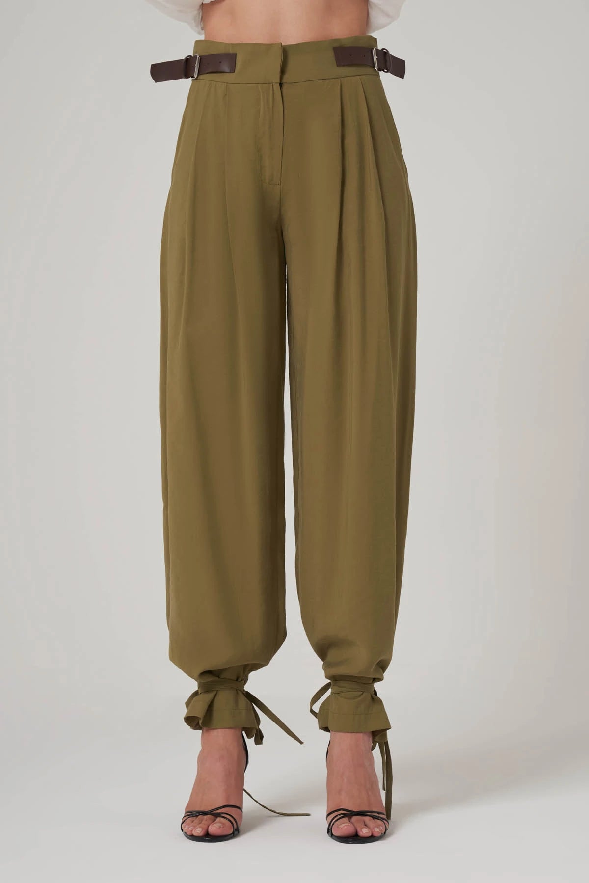 Utopian Deri Kemer Detaylı Paça Bağlamalı Pantolon