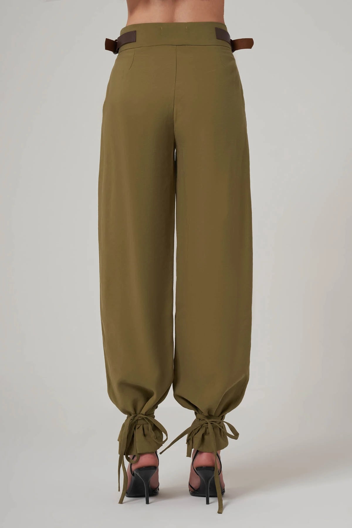 Utopian Deri Kemer Detaylı Paça Bağlamalı Pantolon